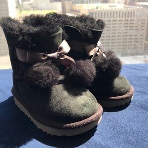 Black Uggs for your Mini Snow Bunny!!!  Sz8